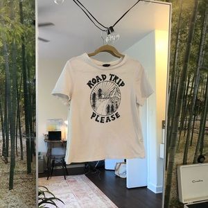 Super cute vintage looking tee